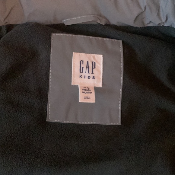 GAP kids sliver slightly reflective vest, boys size small. - Picture 2 of 3